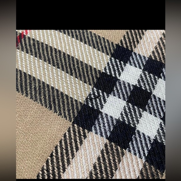 Burberry Cashmere Silk Oversized Scarf/Shawl. - Picture 10 of 11